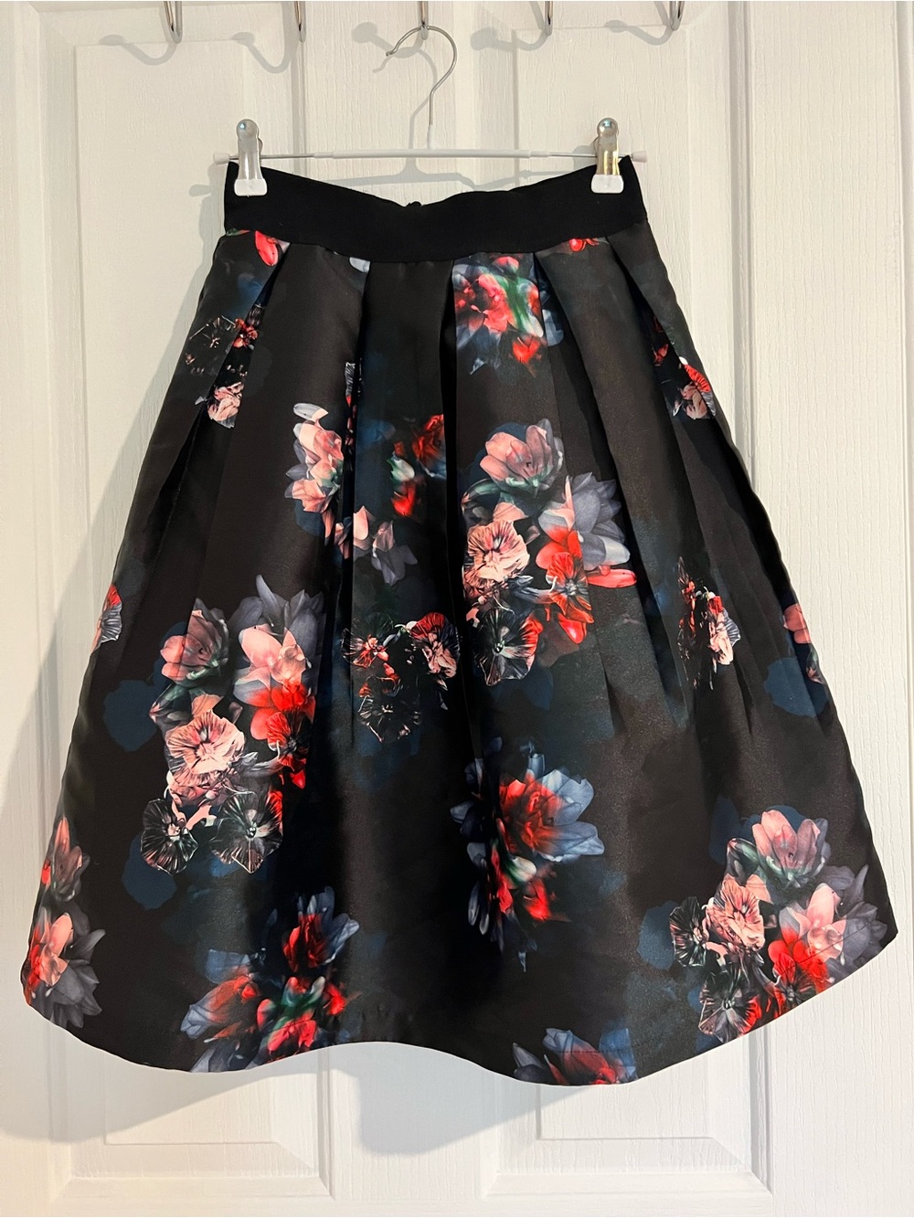 Beautiful Floral Pleated Skirt - Simons Icône, XS